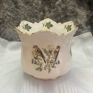 BROSNIC BONE CHINA VICTORIANA (BIRD
DESIGN) POT/VASE